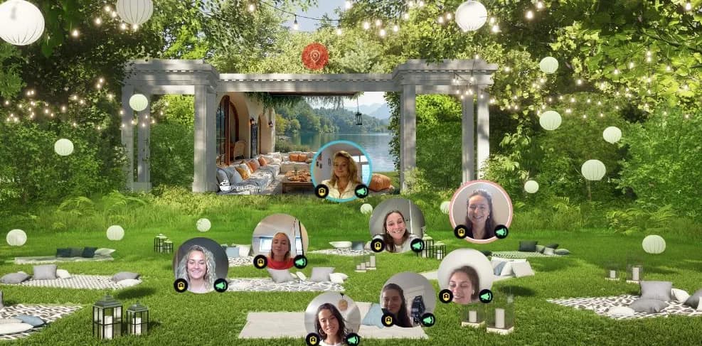Virtuele tuin met lampionnen waar deelnemers tussen de programmaonderdelen door samenkomen